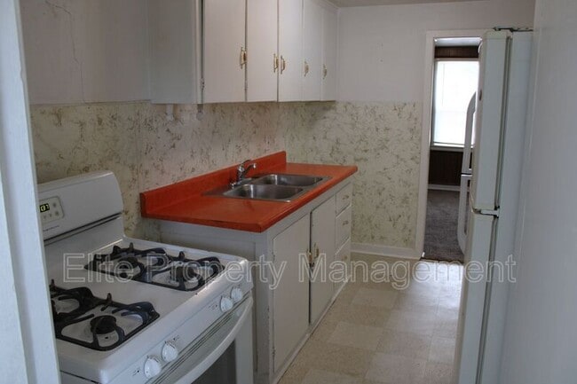 Building Photo - 2727 Santa Fe Dr