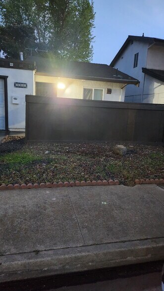 Building Photo - 466 Amador Cir