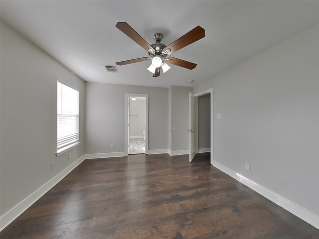 Building Photo - 21899 Pinewilde Ct