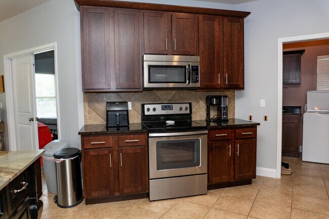 Building Photo - 4517 Beth Cir