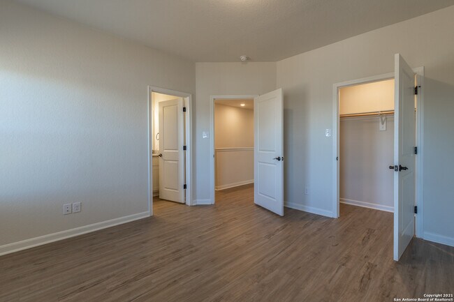 Building Photo - 10359 Lynwood Crk