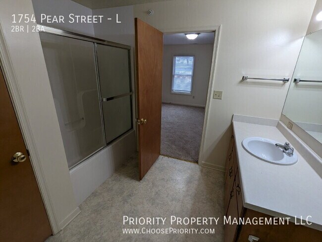 Building Photo - 1754 Pear St