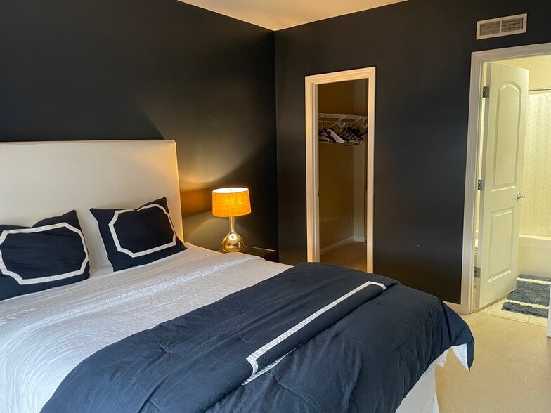 Guest bedroom - 1117 University Ave