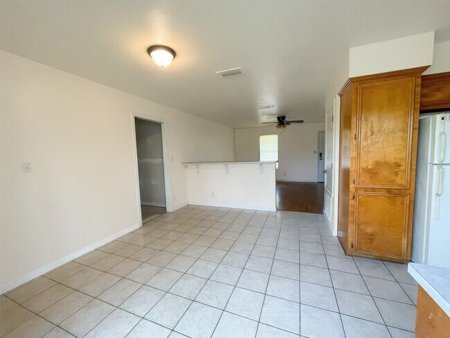 Building Photo - 401 Anderson Rd