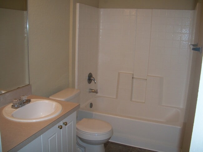 Building Photo - 823 Grand Regency Pointe