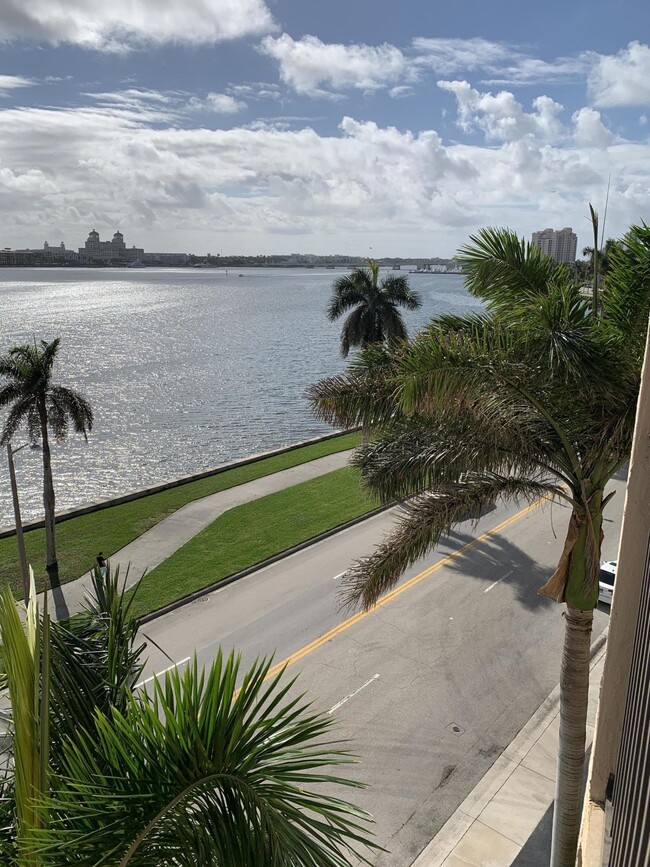 Building Photo - 1801 N Flagler Dr