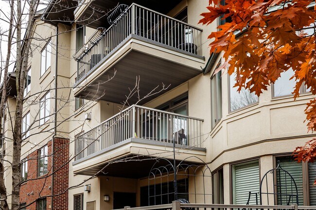 Building Photo - 5250 Grandview Square