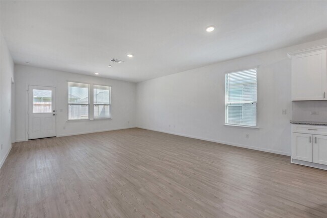 Building Photo - 339 Lippizan Dr