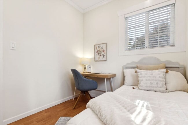 Building Photo - EPIC REA - Great Renovated ( all appliance...