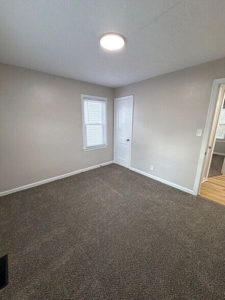 Building Photo - 3005 Linwood Ave