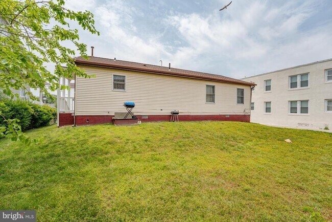 Building Photo - 545 N Connecticut Ave