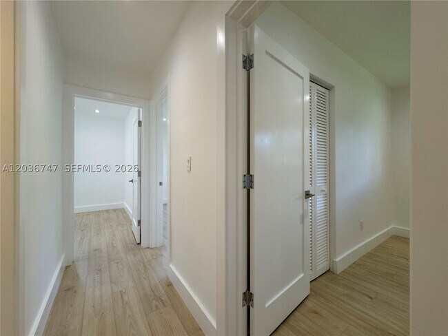 Building Photo - 15340 SW 85th Ave