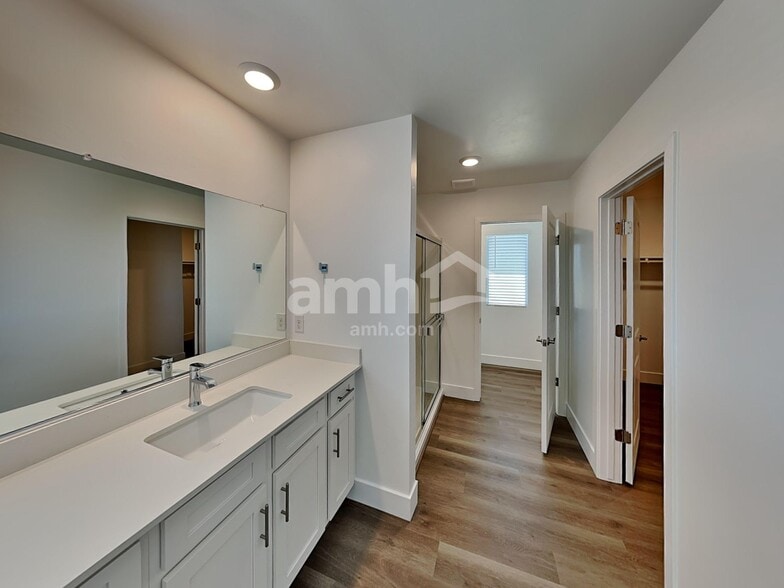 Building Photo - 9559 E Friedel Dr