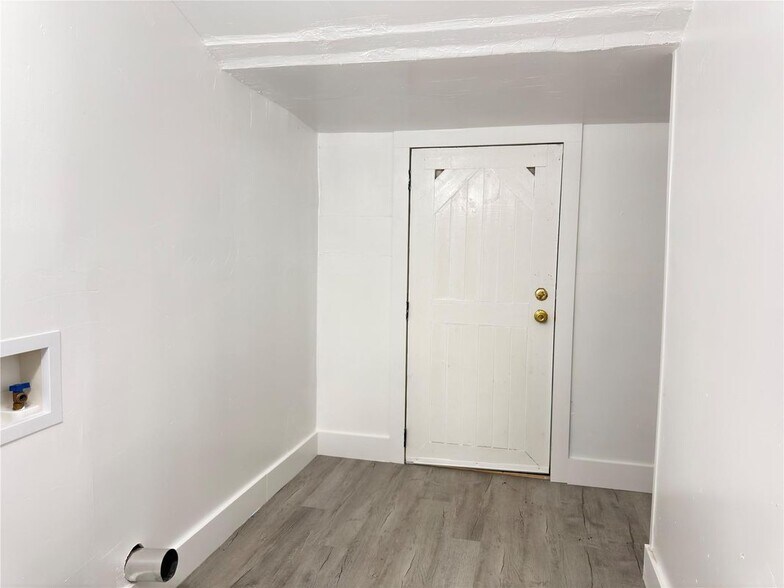 Building Photo - 1704 Lexington St