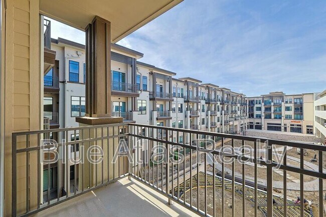 Building Photo - 2700 Old Denton Rd