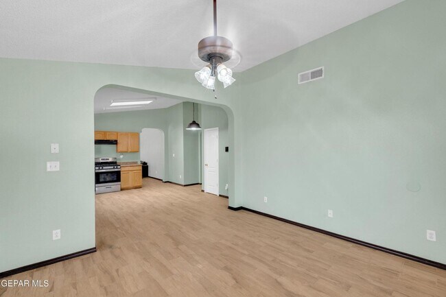 Building Photo - Northeast El Paso 3 bed with Refrig A/C an...