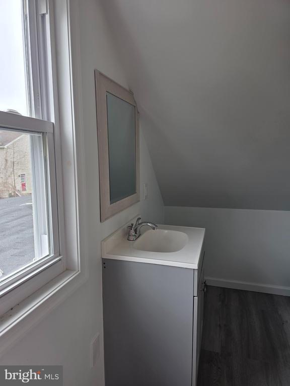 Building Photo - 46 Lincoln St