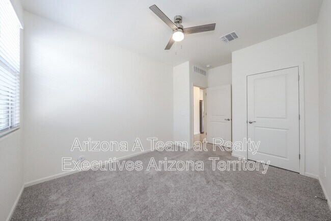 Building Photo - 4882 E Greenway Wash Dr