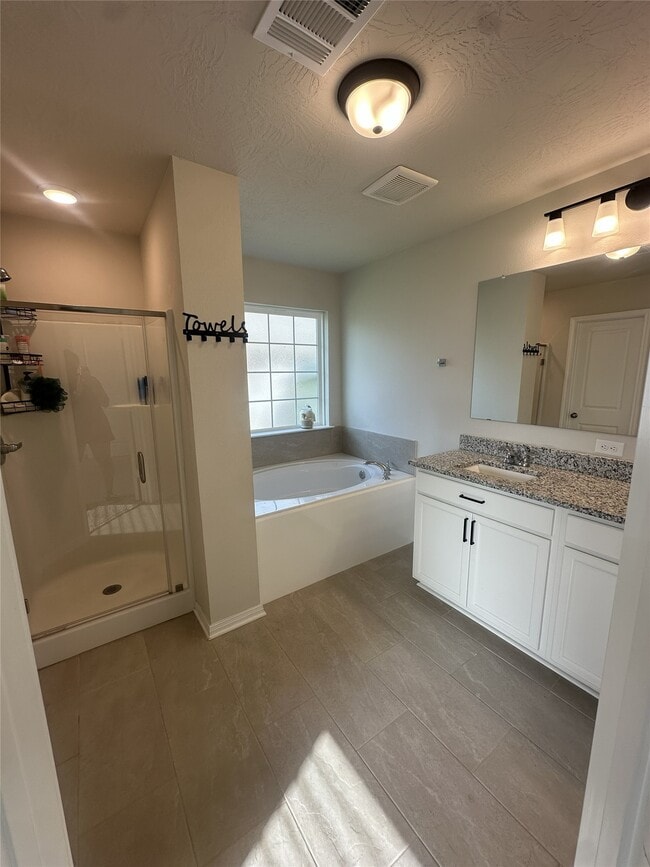 Building Photo - 112 Laurel Oak Dr