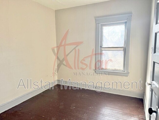 Building Photo - 1374 E 94th St