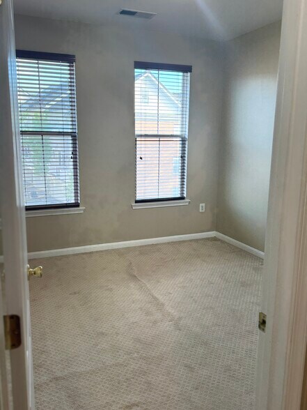 Building Photo - 5522 Hartfield Ave