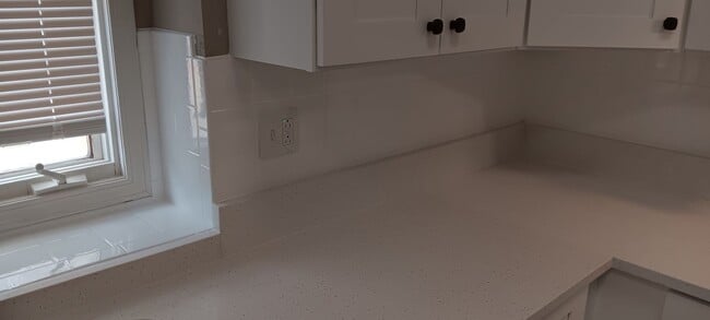 Building Photo - Coming Soon – Beautifully Renovated 4-Bedroom Home in Blue Springs!