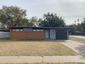 Building Photo - Updated 4 Bedroom, 1.5 Bath!