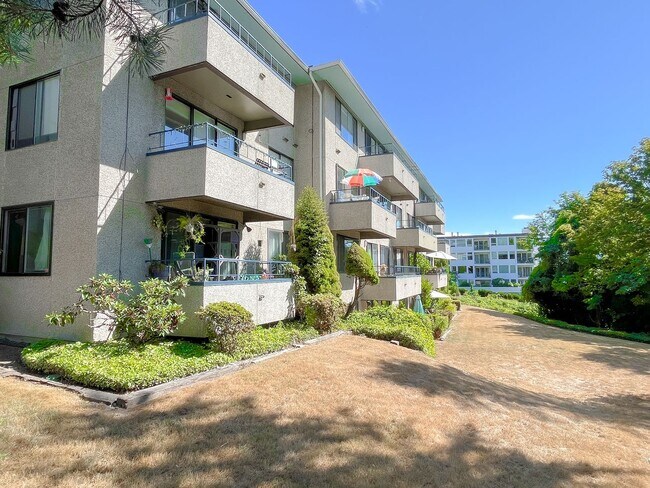 Building Photo - Updated Beacon Hill 1bd/1bth Condo, $1,650/mo.