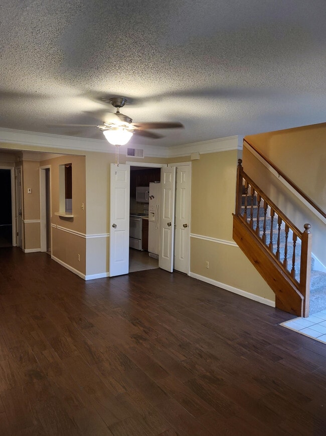 Building Photo - 5856 Jardin Pl