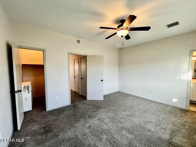 Building Photo - 10148 Red Vly