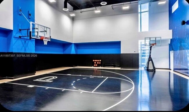 Building Photo - 851 NE 1st Ave