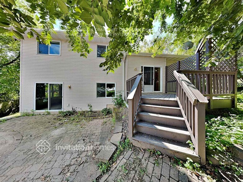 Building Photo - 150 St Croix Ave E