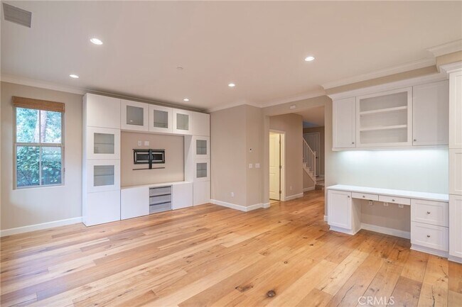 Building Photo - 104 Pendant