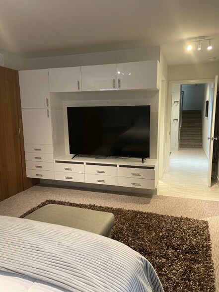 Building Photo - 402 Harrison St