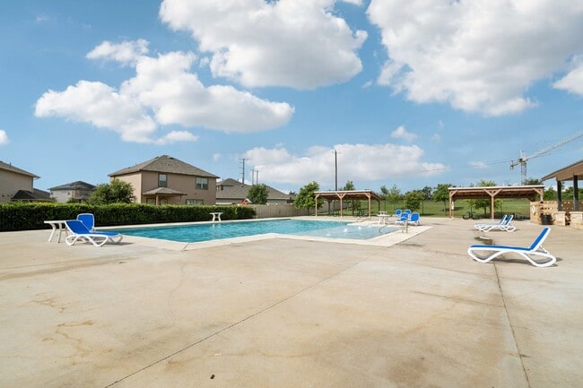 Building Photo - Price Improvement! This 4 bed, 2.5 bath ho...
