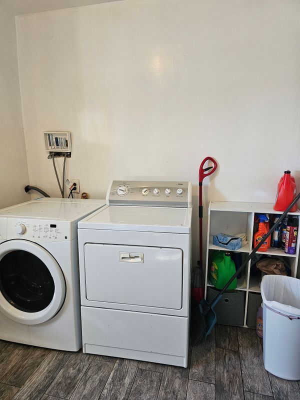 Building Photo - 6623 Almeria Ave