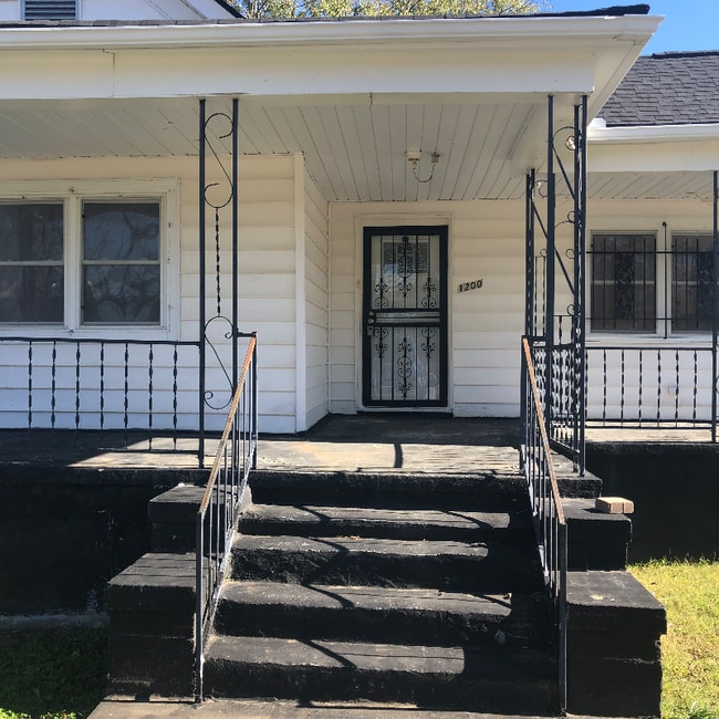 Building Photo - 1200 N Orchard Knob Ave