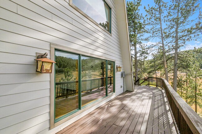 Building Photo - 28195 Cragmont Dr