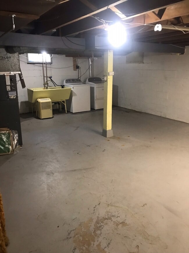 Building Photo - Keith St.