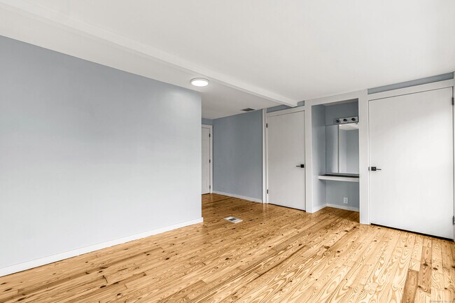 Building Photo - 155 Broadway