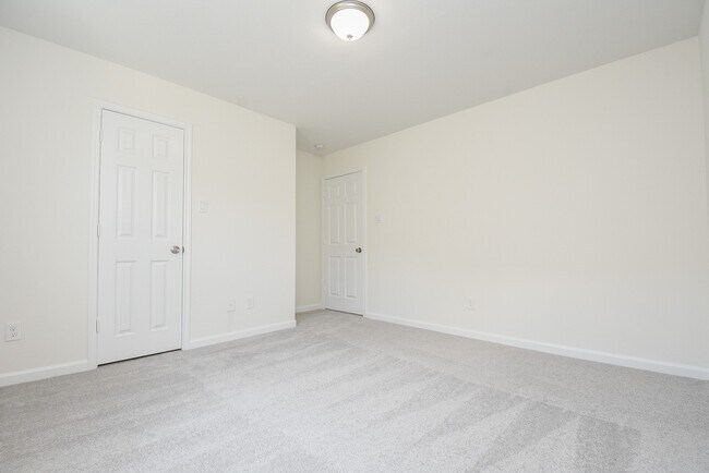 Building Photo - 2819 Topiary Ln
