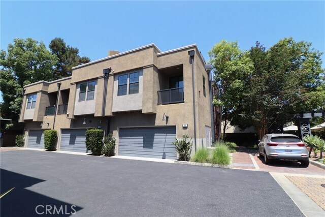 Building Photo - 561 W Maple Ave
