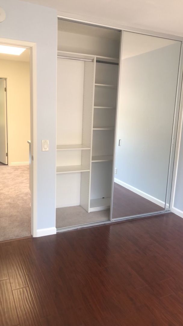 Building Photo - Charming 3 Bedroom, 2.5 Bath end unit Town...