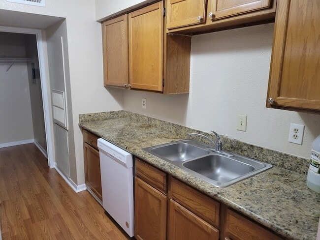 Building Photo - 6606 De Moss Dr