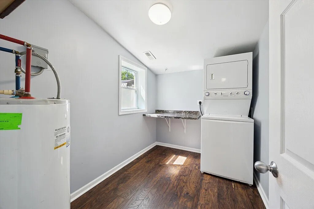 Building Photo - 330 Richmond Ave