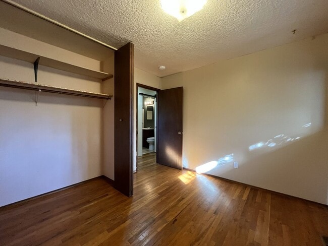 Building Photo - Classic Comfort: 3-Bed, 1.5-Bath Home with Covered Patio & Deck