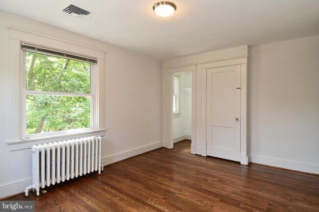 Building Photo - 633 24th St S