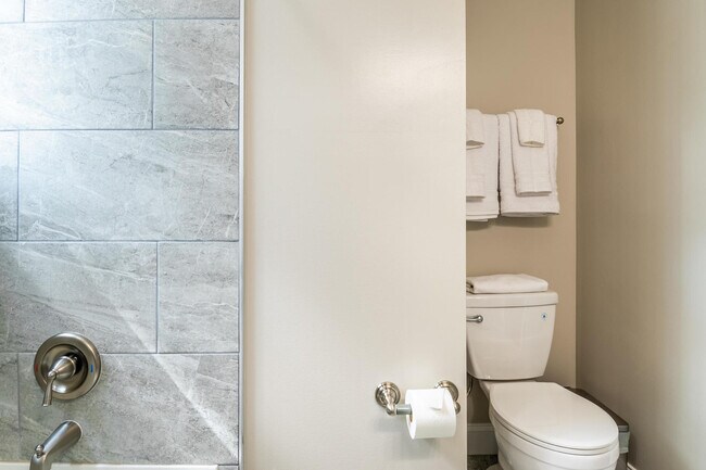 Building Photo - 701 E Street Southeast-SI ID1011208P