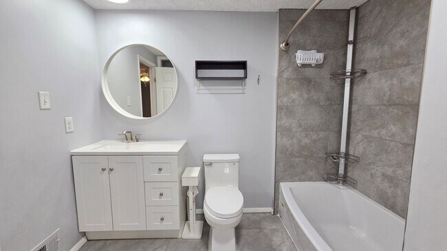 Building Photo - Beautiful Newington Forest Townhome