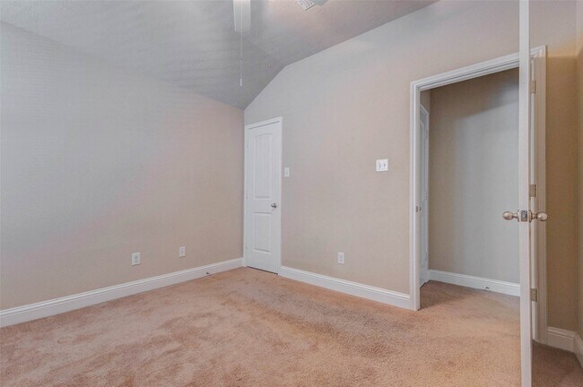 Building Photo - 6107 Nicholas Ln